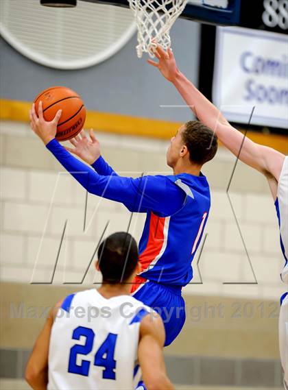 Thumbnail 3 in Folsom vs. Rocklin (Rocklin Holiday Classic) photogallery.
