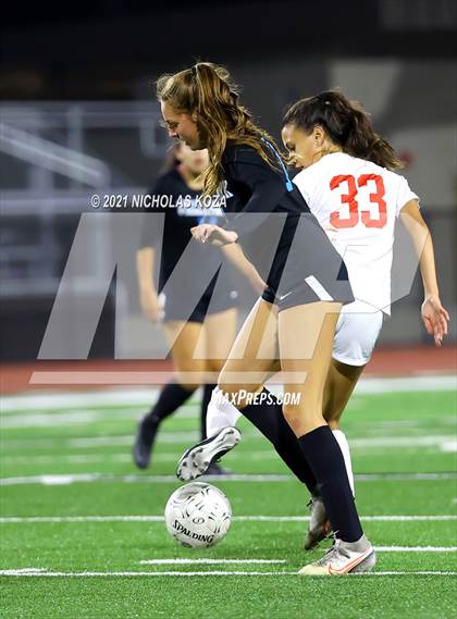 Thumbnail 3 in Harvard-Westlake vs. Villa Park (CIF-SS D1 Final) photogallery.
