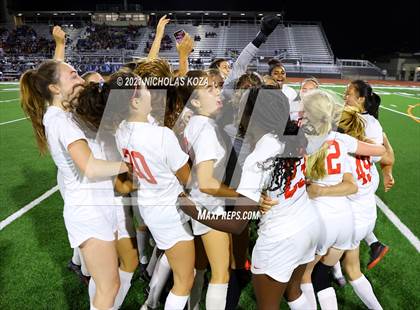 Thumbnail 2 in Harvard-Westlake vs. Villa Park (CIF-SS D1 Final) photogallery.