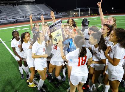 Thumbnail 3 in Harvard-Westlake vs. Villa Park (CIF-SS D1 Final) photogallery.