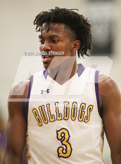 Thumbnail 2 in Sacred Heart Cathedral Preparatory vs. Oakland Tech (Oscar Frayer Invitational) photogallery.
