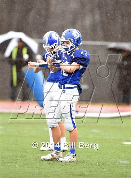 Thumbnail 1 in Naugatuck vs Darien (CIAC Class L- Large Semifinal) photogallery.