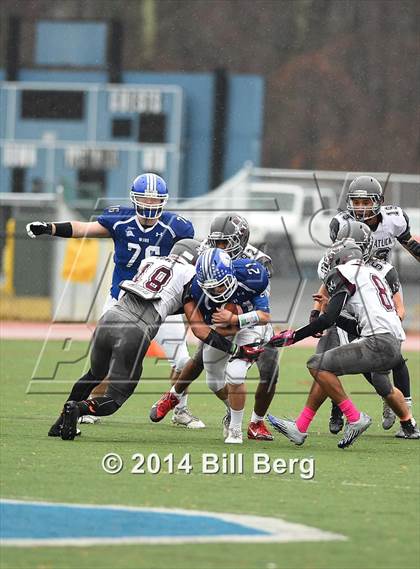 Thumbnail 1 in Naugatuck vs Darien (CIAC Class L- Large Semifinal) photogallery.