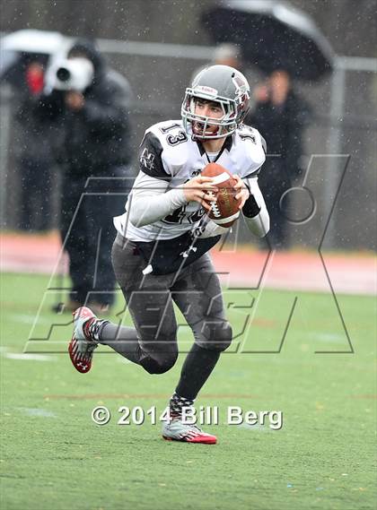 Thumbnail 2 in Naugatuck vs Darien (CIAC Class L- Large Semifinal) photogallery.