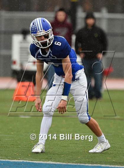 Thumbnail 1 in Naugatuck vs Darien (CIAC Class L- Large Semifinal) photogallery.
