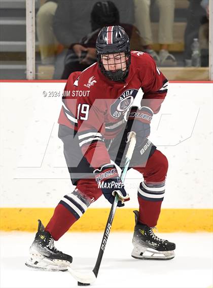 Thumbnail 1 in Avon Old Farms vs. Berkshire (Avon Christmas Classic Final) photogallery.