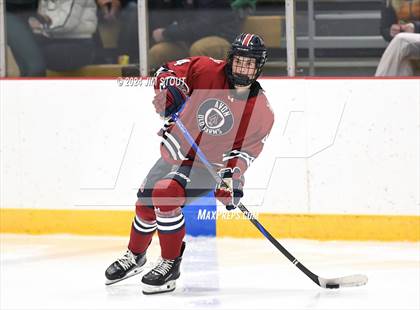 Thumbnail 2 in Avon Old Farms vs. Berkshire (Avon Christmas Classic Final) photogallery.