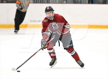 Thumbnail 3 in Avon Old Farms vs. Berkshire (Avon Christmas Classic Final) photogallery.