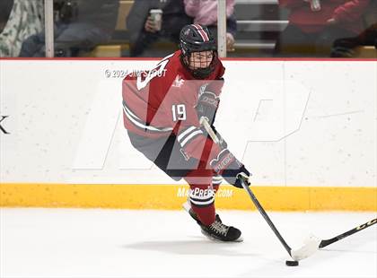 Thumbnail 2 in Avon Old Farms vs. Berkshire (Avon Christmas Classic Final) photogallery.