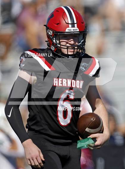 Thumbnail 3 in South Lakes @ Herndon photogallery.