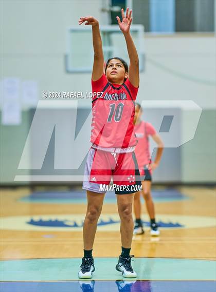 Thumbnail 3 in MacArthur vs. Bellaire (Houston ISD Tournament) photogallery.