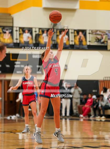 Thumbnail 3 in Plainfield vs. Brownsburg (IHSAA 4A Sectional 12 Semifinal) photogallery.