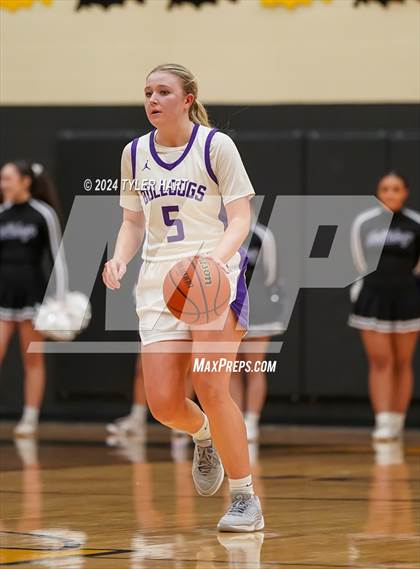 Thumbnail 3 in Plainfield vs. Brownsburg (IHSAA 4A Sectional 12 Semifinal) photogallery.