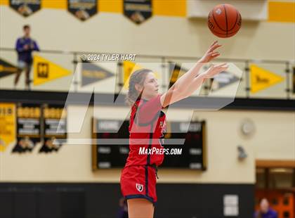 Thumbnail 1 in Plainfield vs. Brownsburg (IHSAA 4A Sectional 12 Semifinal) photogallery.