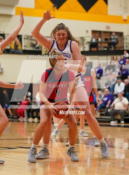 Thumbnail 2 in Plainfield vs. Brownsburg (IHSAA 4A Sectional 12 Semifinal) photogallery.