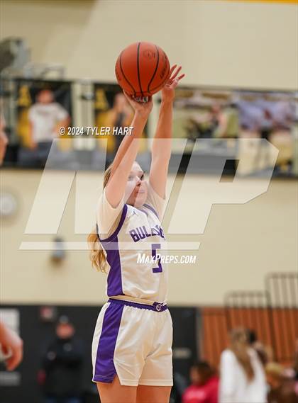 Thumbnail 3 in Plainfield vs. Brownsburg (IHSAA 4A Sectional 12 Semifinal) photogallery.