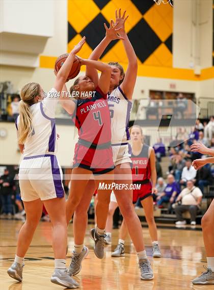 Thumbnail 1 in Plainfield vs. Brownsburg (IHSAA 4A Sectional 12 Semifinal) photogallery.
