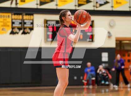 Thumbnail 3 in Plainfield vs. Brownsburg (IHSAA 4A Sectional 12 Semifinal) photogallery.