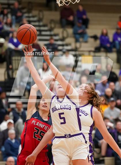 Thumbnail 3 in Plainfield vs. Brownsburg (IHSAA 4A Sectional 12 Semifinal) photogallery.