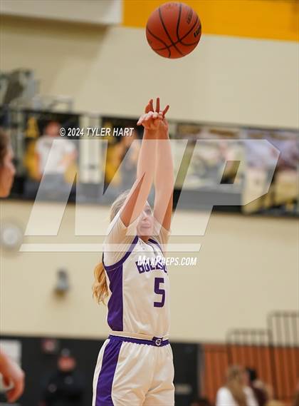 Thumbnail 1 in Plainfield vs. Brownsburg (IHSAA 4A Sectional 12 Semifinal) photogallery.