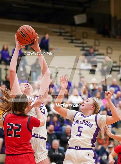 Thumbnail 1 in Plainfield vs. Brownsburg (IHSAA 4A Sectional 12 Semifinal) photogallery.