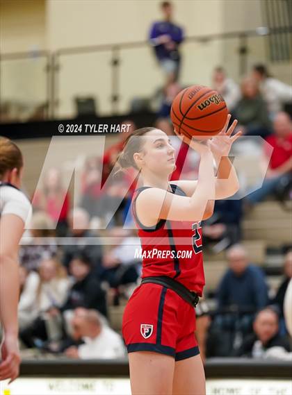 Thumbnail 2 in Plainfield vs. Brownsburg (IHSAA 4A Sectional 12 Semifinal) photogallery.