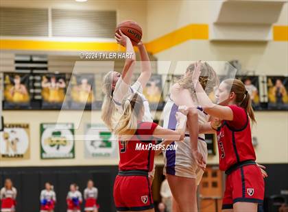 Thumbnail 1 in Plainfield vs. Brownsburg (IHSAA 4A Sectional 12 Semifinal) photogallery.