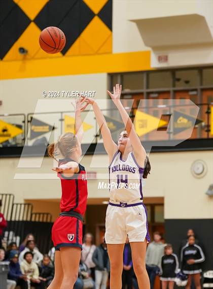 Thumbnail 2 in Plainfield vs. Brownsburg (IHSAA 4A Sectional 12 Semifinal) photogallery.