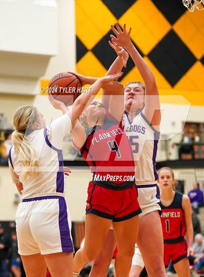 Thumbnail 2 in Plainfield vs. Brownsburg (IHSAA 4A Sectional 12 Semifinal) photogallery.