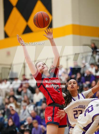 Thumbnail 2 in Plainfield vs. Brownsburg (IHSAA 4A Sectional 12 Semifinal) photogallery.
