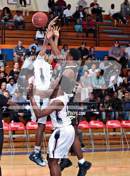 Thumbnail 2 in Lafayette Christian Academy vs. John Carroll (Chick-Fil-A Classic)  photogallery.