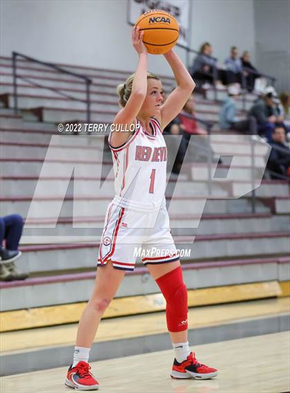 Thumbnail 1 in Springville vs. Herriman (Beetdigger Classic) photogallery.