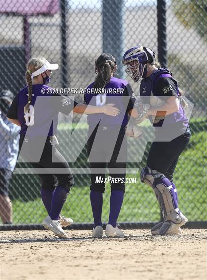 Thumbnail 3 in D'Evelyn vs Holy Family (CHSAA 4A Semifinal) photogallery.