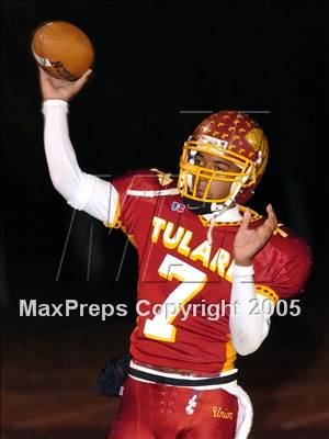 Thumbnail 1 in Hanford vs. Tulare Union (Section Playoffs) photogallery.