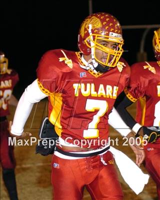 Thumbnail 2 in Hanford vs. Tulare Union (Section Playoffs) photogallery.