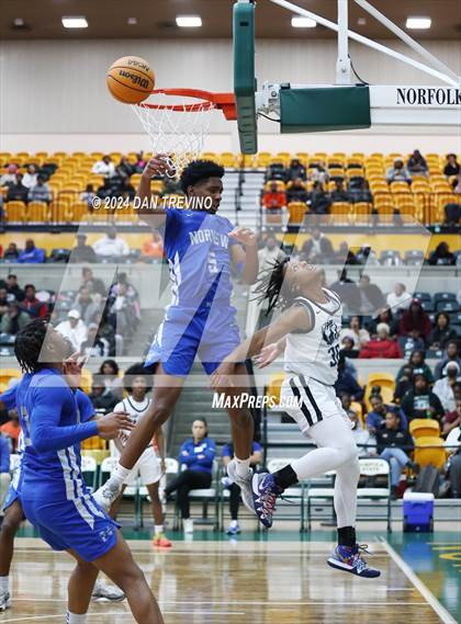 Thumbnail 2 in Norview vs Woodside (VHSL 5B Semifinal) photogallery.