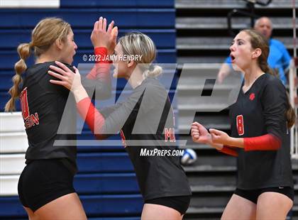 Thumbnail 2 in Marin Catholic vs. Madison (Durango Fall Classic) photogallery.