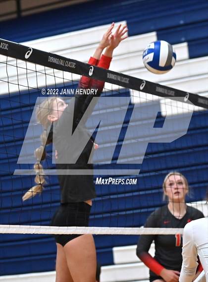 Thumbnail 2 in Marin Catholic vs. Madison (Durango Fall Classic) photogallery.