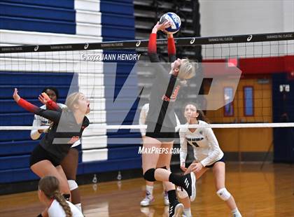 Thumbnail 3 in Marin Catholic vs. Madison (Durango Fall Classic) photogallery.