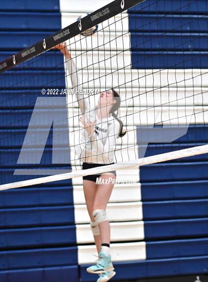 Thumbnail 3 in Marin Catholic vs. Madison (Durango Fall Classic) photogallery.