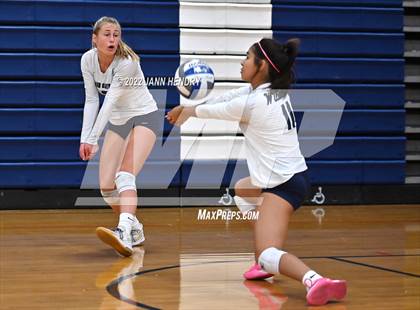 Thumbnail 3 in Marin Catholic vs. Madison (Durango Fall Classic) photogallery.