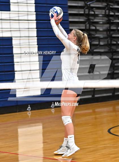 Thumbnail 3 in Marin Catholic vs. Madison (Durango Fall Classic) photogallery.