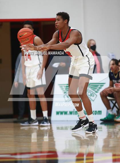 Thumbnail 3 in  Notre Dame (SO) @ Harvard-Westlake photogallery.