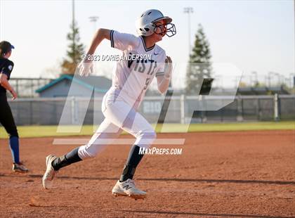 Thumbnail 2 in Vista del Lago vs. Folsom photogallery.