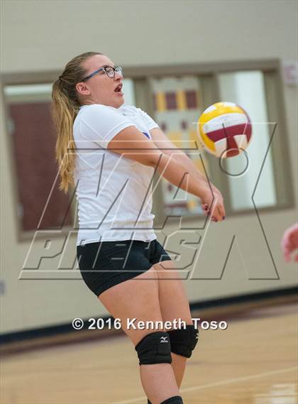 Thumbnail 2 in D'Hanis vs. Lanier (Arabian Round-up) photogallery.