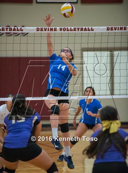 Thumbnail 1 in D'Hanis vs. Lanier (Arabian Round-up) photogallery.