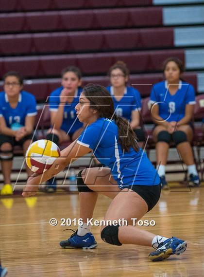 Thumbnail 3 in D'Hanis vs. Lanier (Arabian Round-up) photogallery.