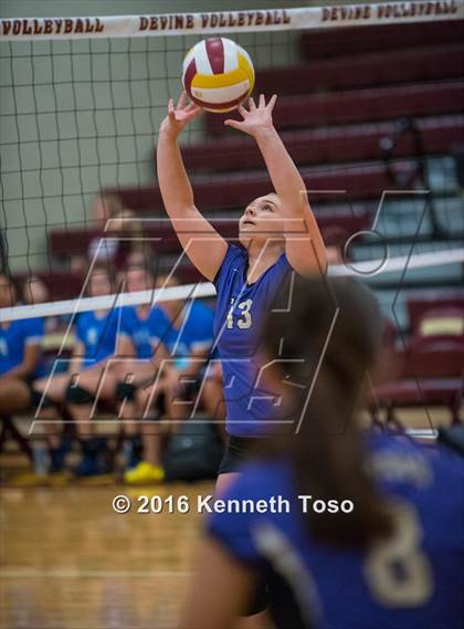 Thumbnail 2 in D'Hanis vs. Lanier (Arabian Round-up) photogallery.
