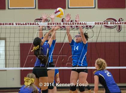 Thumbnail 1 in D'Hanis vs. Lanier (Arabian Round-up) photogallery.