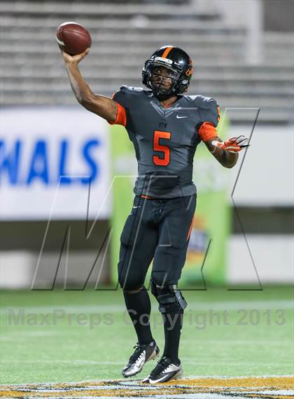 Thumbnail 2 in Washington vs. Bolles (FHSAA 4A Final)  photogallery.